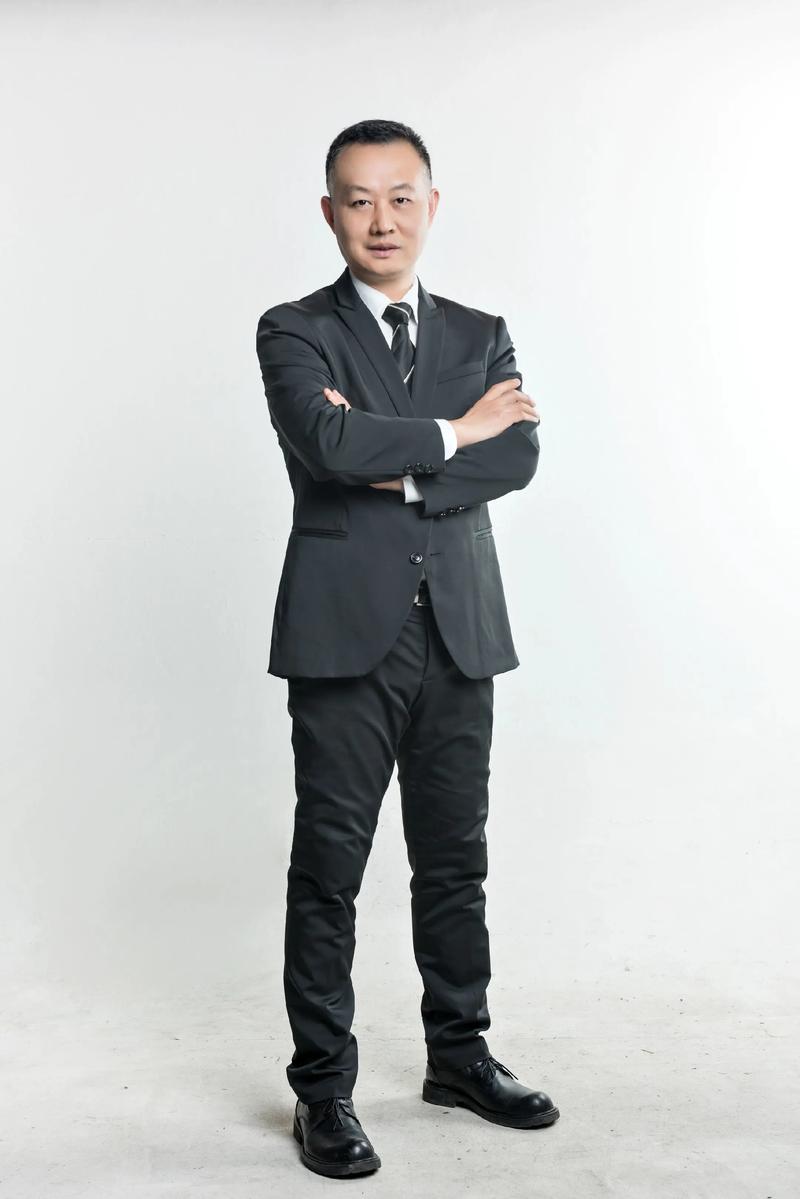 赖平 视觉与舞美负责人